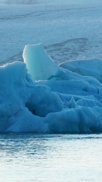 Vertikální Obrazovka Čistě Modrý Led Arktidě Ledovce Odtrhávají Ledovce Islandu — Stock video