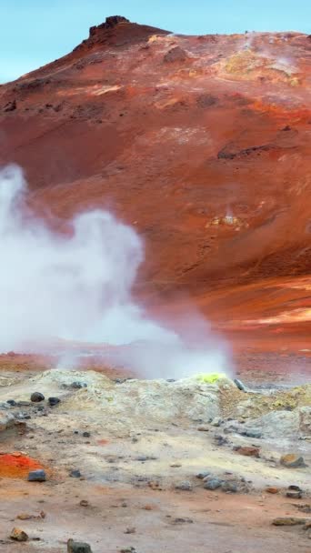 Вертикальный Экран Геотермальная Зона Исландии Марсианский Пейзаж Долине Серы Известное — стоковое видео