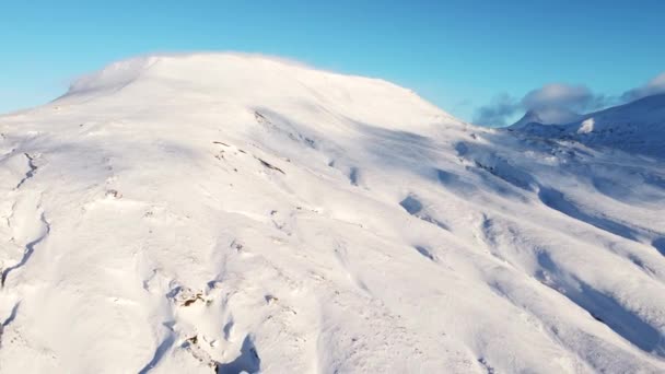 Ijslands Hoogland Het Winterseizoen Bevroren Rivieren Bergen Bedekt Met Sneeuw — Stockvideo