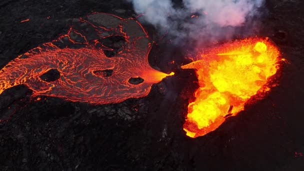 Geological Phenomenon Captiving Landscape Απεικονίζοντας Την Έκρηξη Ενός Ηφαιστείου Προβάλλοντας — Αρχείο Βίντεο