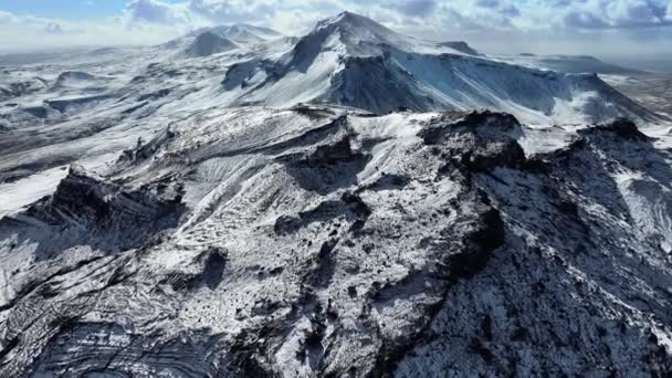 Havas Hegyek Kék Alatt Izlandon Epikus Légi Panoráma Gyönyörű Téli — Stock videók