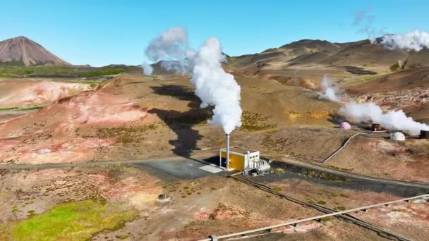 Moderna Planta Energía Geotérmica Trabajando Ubicada Pintoresco Paisaje Volcánico Islandia — Vídeos de Stock