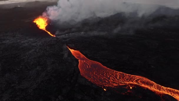 Геологический Феномен Захватывающий Пейзаж Изображающий Извержение Вулкана Демонстрирующий Интенсивное Проявление — стоковое видео