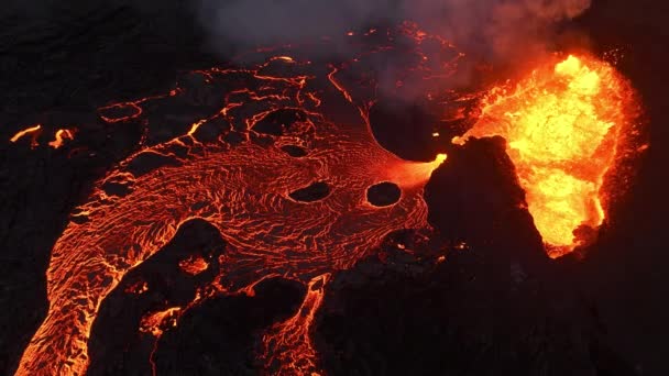 地质现象 描述火山喷发的迷人景观 展示岩浆 烟雾和气体的紧张表现 — 图库视频影像