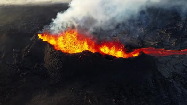 Erupção Vulcânica Erupção Lava Quente Vermelha Partir Solo Islândia Mosca — Vídeo de Stock