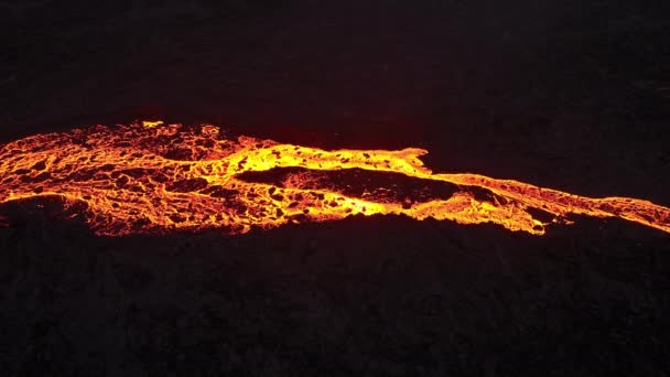 Erupția Vulcanului Lava Roșie Fierbinte Arzătoare Erupe Sol Islanda Drona — Videoclip de stoc
