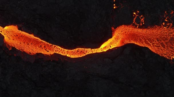 Έκρηξη Ηφαιστείου Κόκκινη Καυτή Λάβα Εκρήγνυται Από Έδαφος Στην Ισλανδία — Αρχείο Βίντεο