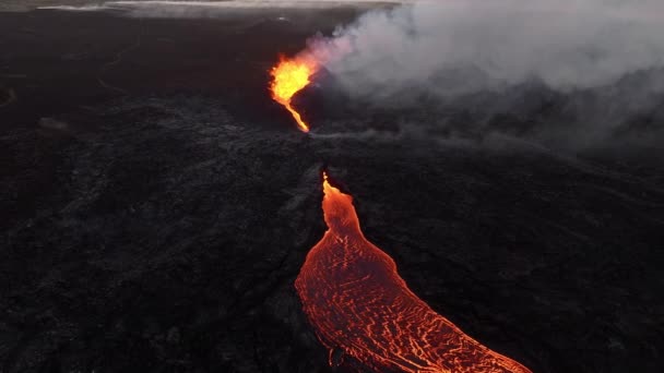 Vulkaanuitbarsting Red Hot Burning Lava Erupts Ground Active Volcanic Crater — Stockvideo