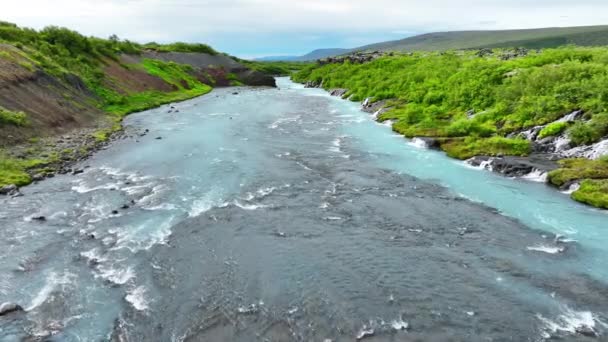 Waterval Ijsland Koude Turquoise Gletsjerrivier Met Vele Beekjes Het Zomerseizoen — Stockvideo