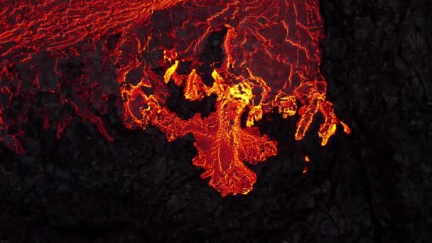 Wybuch Wulkanu Wybuch Gorącej Lawy Islandii Lot Drona Nad Rzeką — Wideo stockowe