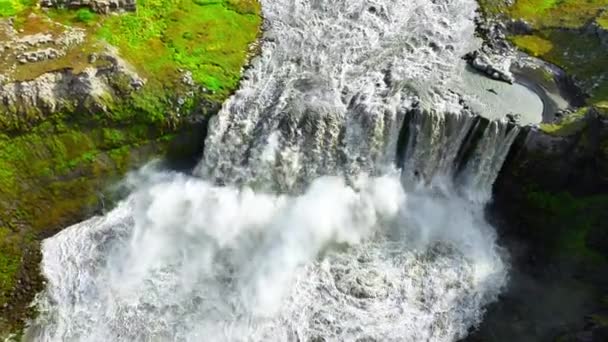 Ogromny Wodospad Imponująca Ilość Wody Piękny Widok Powietrza Sezonie Letnim — Wideo stockowe