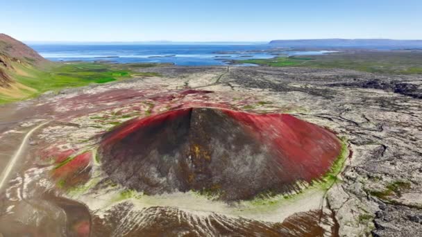 Erloschene Vulkanlandschaften Zeitigen Frühling Mit Moos Bedeckte Vulkanberge Unberührte Natur — Stockvideo