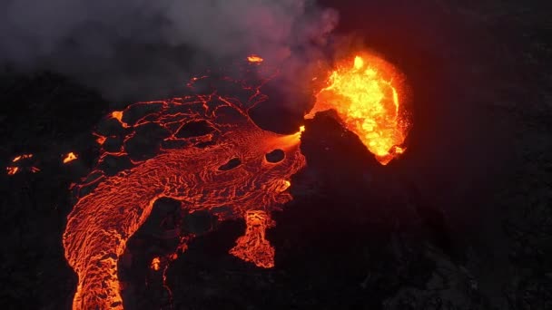 Vulkanudbrud Røde Varme Brændende Lava Bryder Fra Jorden Island Drone – Stock-video