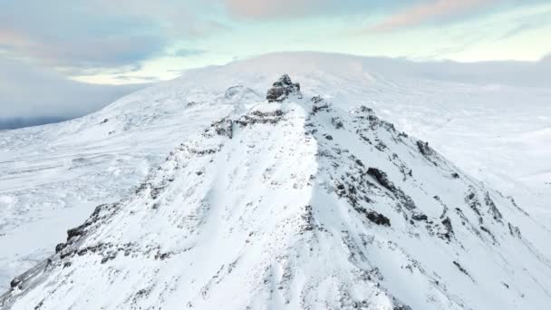 Vista Aérea Del Paisaje Cordillera Nieve Islandia Vista Aves Cubiertas — Vídeos de Stock
