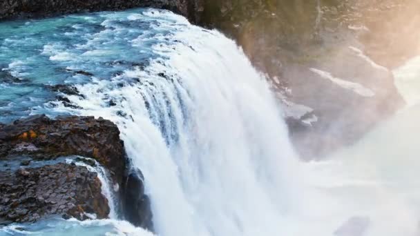 冰岛的古尔佛斯瀑布 著名的旅游胜地 春季的巨大瀑布 冰岛西南部的海维塔河峡谷 受欢迎的金圆旅游路线瀑布 高质量的4K镜头 — 图库视频影像