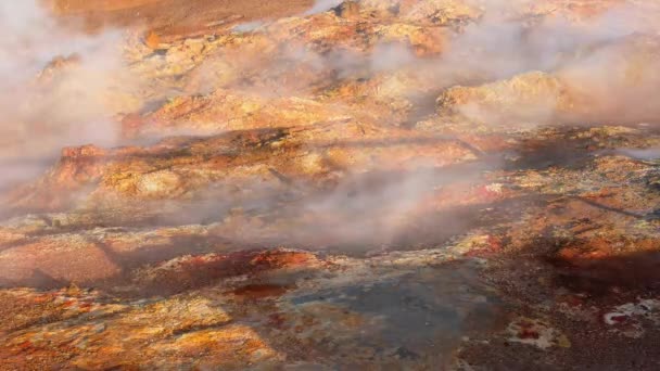 Marsi Táj Földön Dohányzás Fumarole Izlandon Geotermikus Energia Vulkanikus Tektonikus — Stock videók