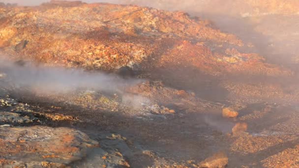 Αρειανό Τοπίο Στη Καπνίζοντες Φουμαρόλες Στην Ισλανδία Γεωθερμική Ενέργεια Ηφαιστειακή — Αρχείο Βίντεο