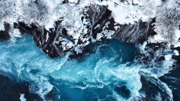 Čistá Tyrkysová Voda Ledová Řeka Obrovským Proudem Vodopád Islandu Zamrzlý — Stock video