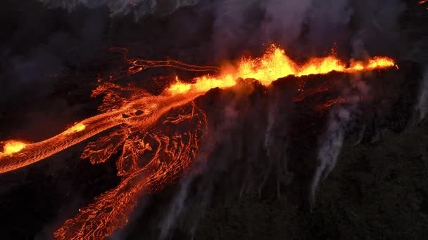 レイキャニア半島のリトリウス山脈火山の劇的な火山噴火 新しい火山の誕生 噴火の最初の日 アイスランドの信じられないほどの空中ビュー 高品質の4K映像 — ストック動画