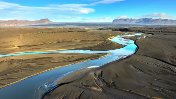 Glacial Flod Island Snabb Flod Flyter Mellan Sanddyner Svart Vulkanisk — Stockvideo