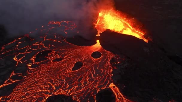 Vulkaanuitbarsting Ijsland Stromende Red Hot Lava Rivier Ongelooflijk Natuurfenomeen Spectaculaire — Stockvideo
