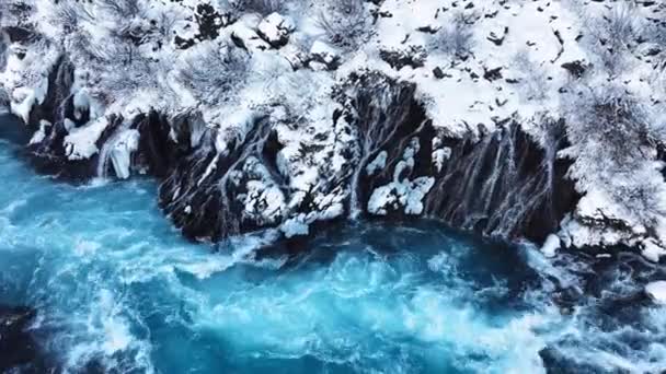 Wasserfall Island Verschneiter Berg Mit Kaltem Fluss Winter Magische Winterzeit — Stockvideo