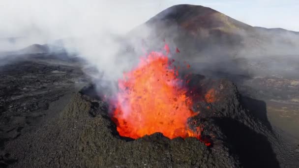 Éruption Volcan Islande Écoulement Rivière Lave Chaude Rouge Phénomène Naturel — Video