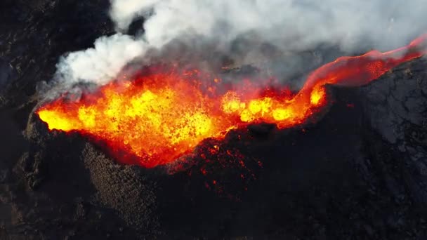 Volcano Eruption Στην Ισλανδία Flowing Red Hot Lava River Incredible — Αρχείο Βίντεο