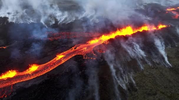 Vulkánkitörés Izlandon Áramló Vörös Forró Láva Folyó Hihetetlen Természeti Jelenség — Stock videók