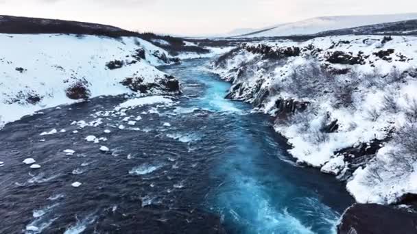 Cachoeira Islândia Montanha Nevada Com Rio Frio Inverno Magical Winter — Vídeo de Stock