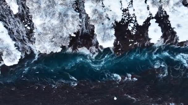 Vodopád Islandu Sněžná Hora Studenou Řekou Zimě Kouzelný Zimní Čas — Stock video