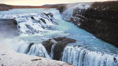 İzlanda 'daki Gullfoss şelalesi, Altın Halka' nın en ünlü simgesi. Yüksek kalite 4k görüntü