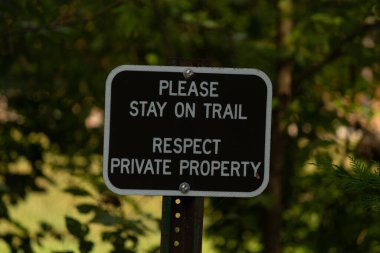 İşaretini ormanda tut.