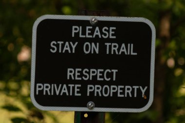 Yol tabelasını parkta bırak.