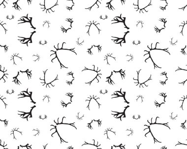 Farklı geyik boynuzlarından siyah siluetler, beyaz arka planda kusursuz çizimler.