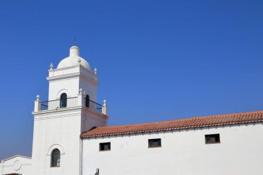 Cafayate, Arjantin - 4 Ekim 2022 eski sömürge şarap üreticisi Bodega El Esteco 'nun Cafayate' deki binasının detayları. Yüksek kalite fotoğraf