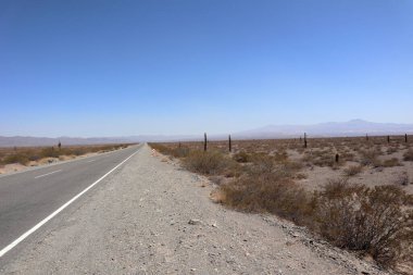 Arjantin 'deki 33. yol, Salta' yı Cachi, Arjantin 'e bağlıyor. Yüksek kalite fotoğraf. Sonsuz yol.