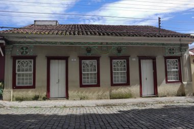 Sao Jose do Barreiro, Sao Paulo, Brezilya. 1 Şubat 2023: Vale do Paraiba, Brezilya 'daki eski evin güzel cephe süsleri