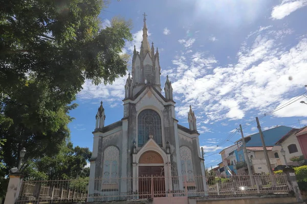圣路易斯 多帕莱廷加 巴西圣保罗州 2023年2月20日 位于巴西圣保罗圣路易斯多帕莱廷加历史中心的玫瑰教堂圣母教堂门面 高质量的照片 — 图库照片