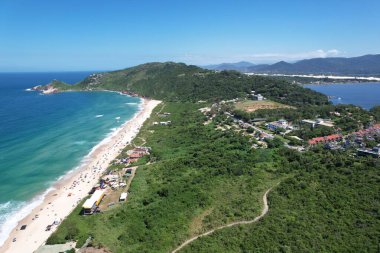 Köstebek sahili hava manzarası, Florianopolis Adası, Santa Catarina. Yüksek kalite fotoğraf. Arka planda Conceicao Gölü.