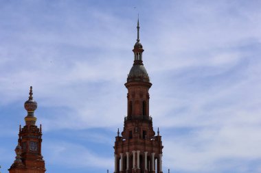 Sevilla, İspanya - 10 Mayıs 2024: San Telmo Sarayı 'nın Barok çatısı, şehrin simgesi. Yüksek kalite fotoğraf