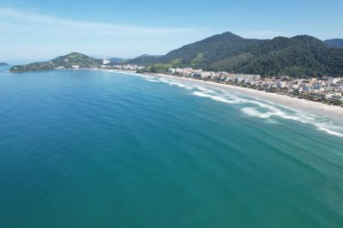 Brezilya, Sao Paulo, Ubatuba 'daki Praia Grande plajının havadan görüntüsü. Yüksek kalite fotoğraf