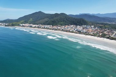 Brezilya, Sao Paulo, Ubatuba 'daki Praia Grande plajının havadan görüntüsü. Yüksek kalite fotoğraf