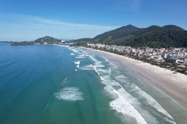 Brezilya, Sao Paulo, Ubatuba 'daki Praia Grande plajının havadan görüntüsü. Yüksek kalite fotoğraf