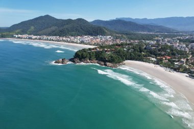 Brezilya, Sao Paulo, Ubatuba 'daki Praia Grande plajının havadan görüntüsü. Yüksek kalite fotoğraf