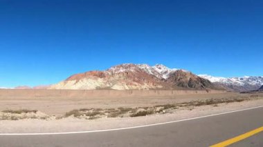 Uspatalla, Arjantin yakınlarındaki And Dağları 'ndaki yol manzarası Panorama Dağları, Şili' ye giden yol... 