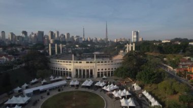 Sao Paulo, Brezilya: 23 Haziran 2024: Pacaembu Stadyumu hava manzarası. Yüksek kalite fotoğraf. Drone görünümü