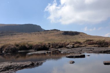 Sentinel Peak, 3165 metre, Güney Afrika 'daki Royal Natal Ulusal Parkı' ndaki amfitiyatronun bir parçası olarak. Yüksek kalite fotoğraf