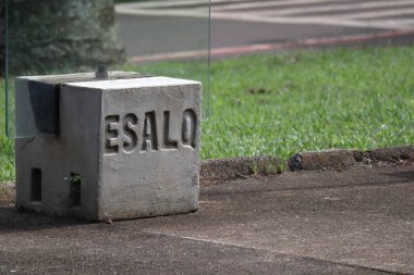 ESALQ Escola Superior Luiz de Queiroz kısaltması ile çimento kaidesi, Sao Paulo Üniversitesi 'nden Piracicaba' nın üstün tarım okulu anlamına gelir. Yüksek kalite fotoğraf