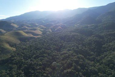Sao Paulo eyaleti kırsalında Serra da Mantiqueira 'da bulunan Sao Francisco Xavier' in insansız hava aracı görüntüsü. Yüksek kalite fotoğraf